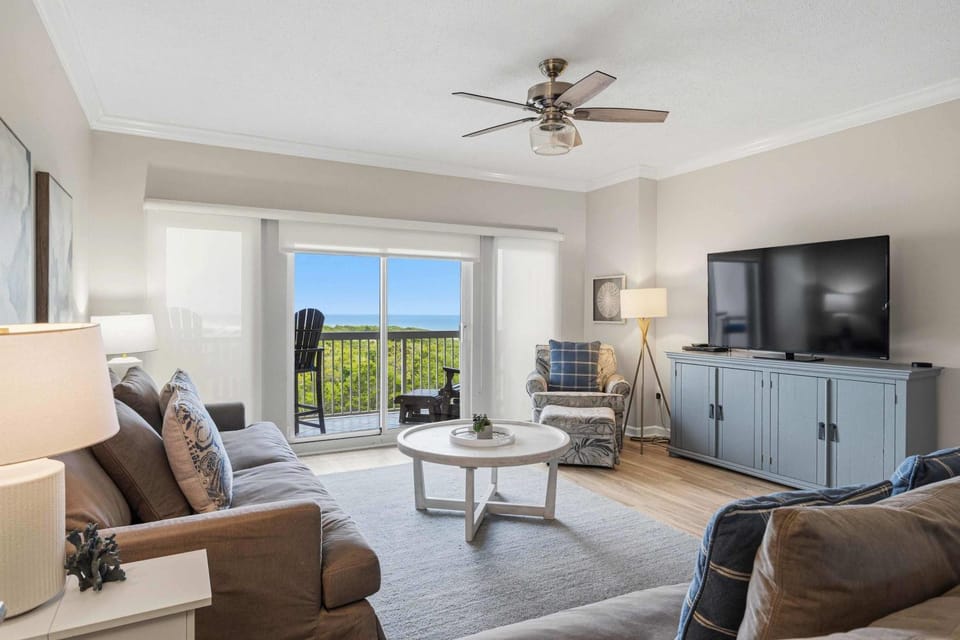 7th-Floor Resort Condo with Pool and Hot Tub Apartment in Miramar Beach