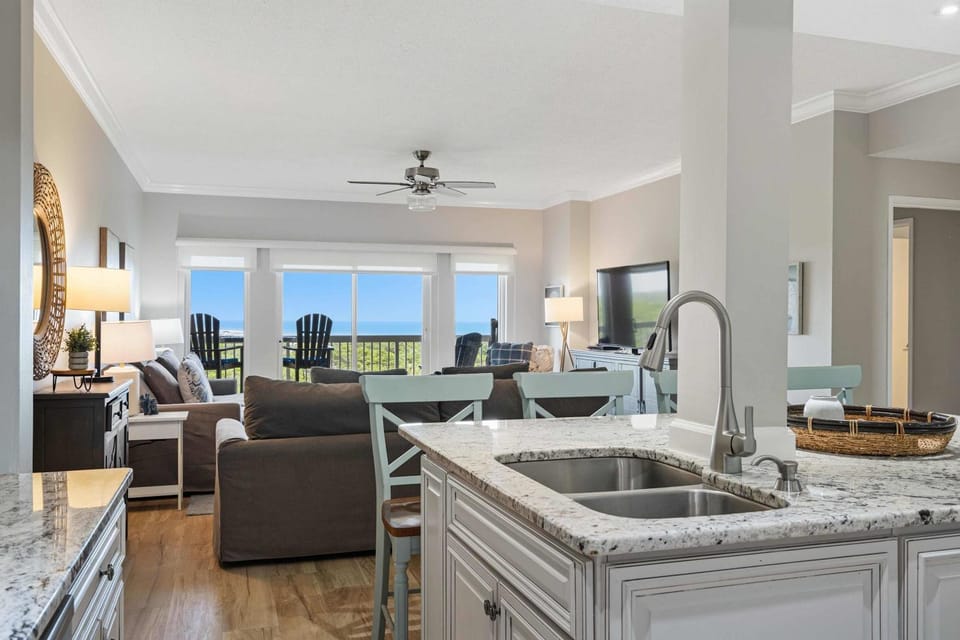 7th-Floor Resort Condo with Pool and Hot Tub Apartment in Miramar Beach