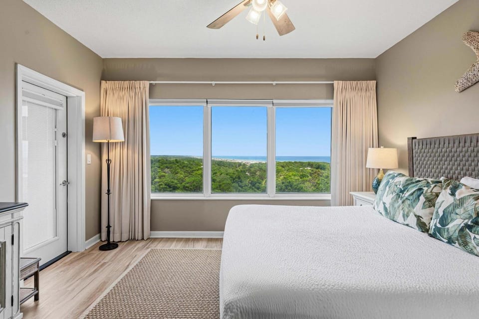 7th-Floor Resort Condo with Pool and Hot Tub Apartment in Miramar Beach