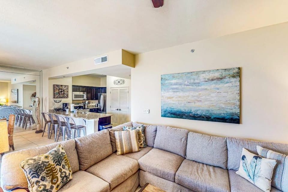 Stylish Beachfront Hideaway with Hot Tub and Pools House in Miramar Beach