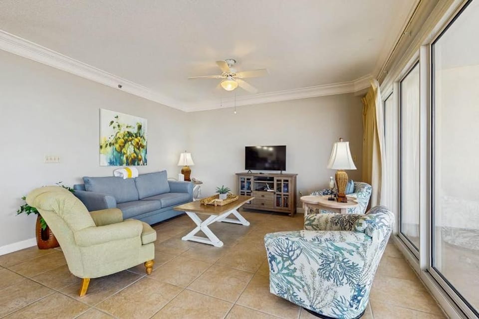 Beachfront Condo with Balcony Pools and Gym House in Miramar Beach