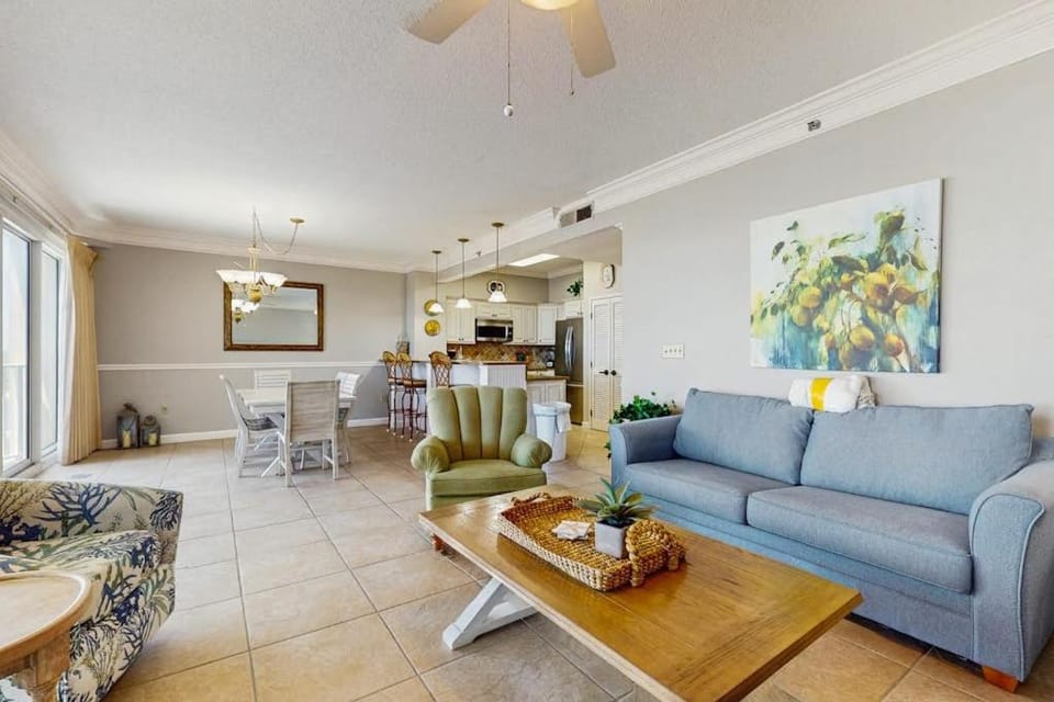 Beachfront Condo with Balcony Pools and Gym House in Miramar Beach