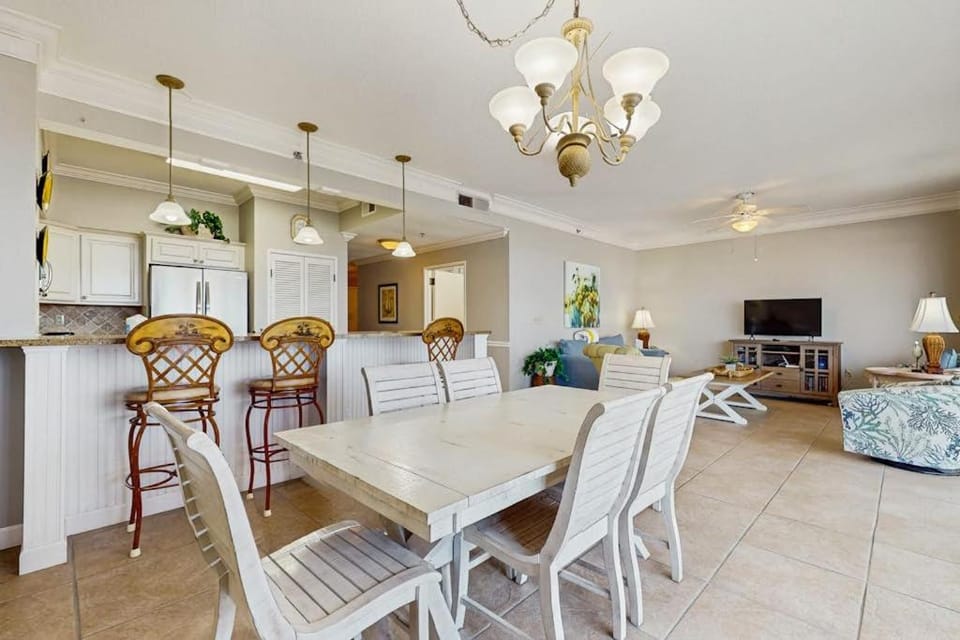 Beachfront Condo with Balcony Pools and Gym House in Miramar Beach