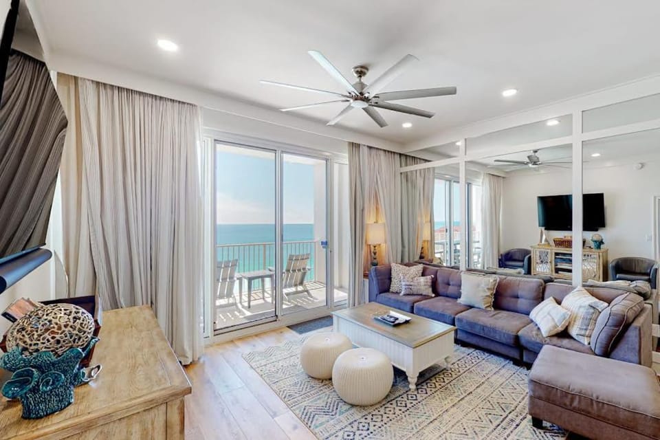 15th-Floor Gulf-Front Condo with Pools and Gym House in Miramar Beach