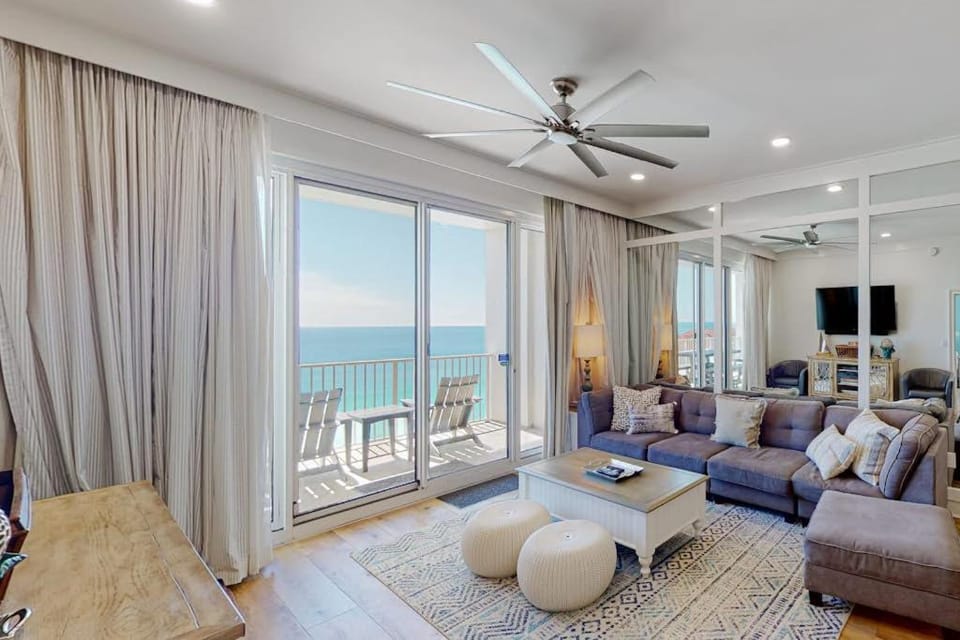 15th-Floor Gulf-Front Condo with Pools and Gym House in Miramar Beach
