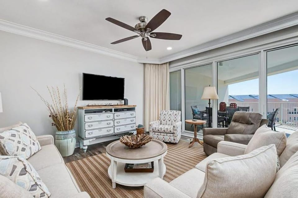 Oceanview Condo with Pools and Hot Tub House in Miramar Beach