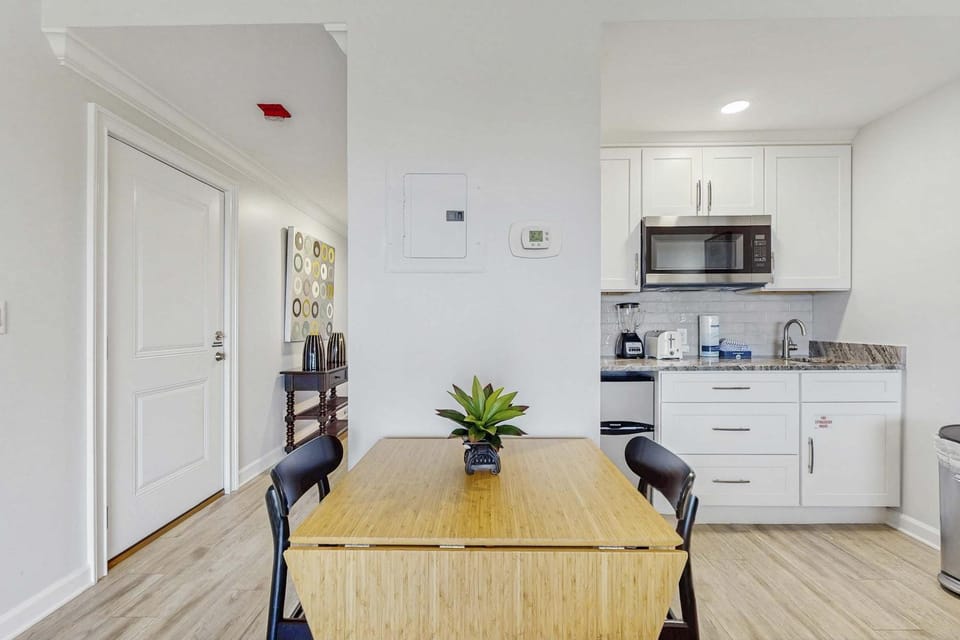 Studio with Balcony Pool Hot Tub and Tennis Inn in Miramar Beach