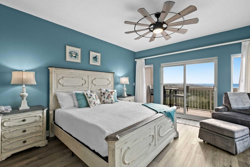 Remodeled Ocean-View Studio with Balcony Apartment in Miramar Beach