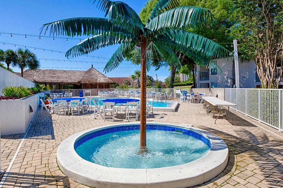 Studio with Pool Views Hot Tub and Tennis Inn in Miramar Beach