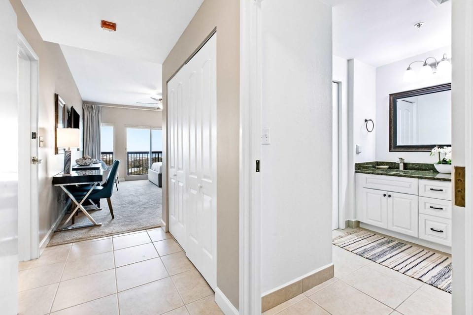 Ocean View Studio with Pool and Hot Tub Apartment in Miramar Beach