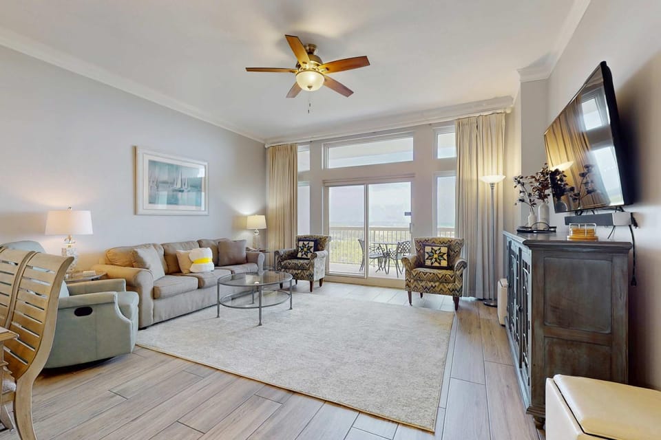 Gulf View Penthouse with Pools and Gym Apartment in Miramar Beach