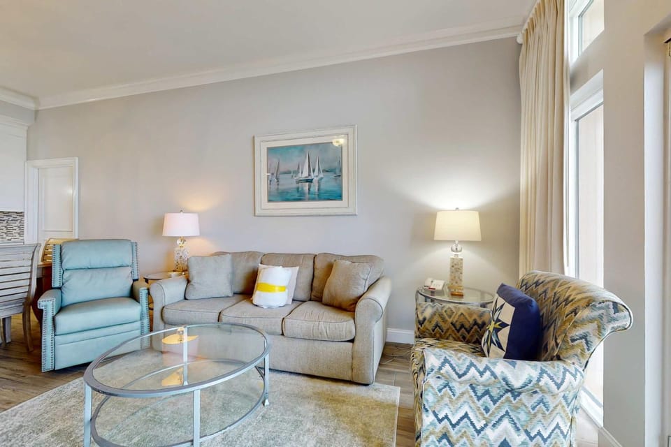 Gulf View Penthouse with Pools and Gym Apartment in Miramar Beach