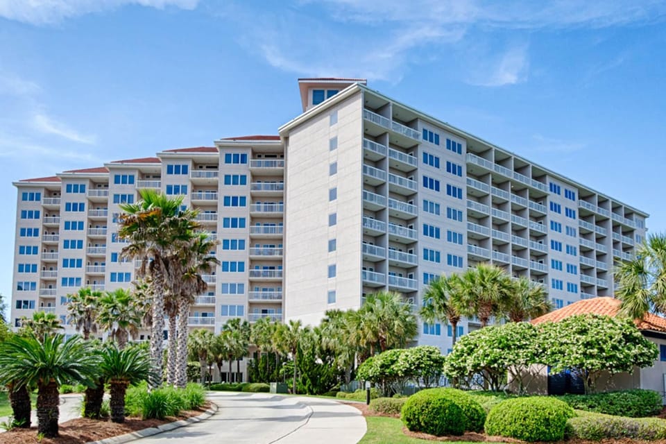Ground-Level Studio with Resort Pools and Beach Access Inn in Miramar Beach