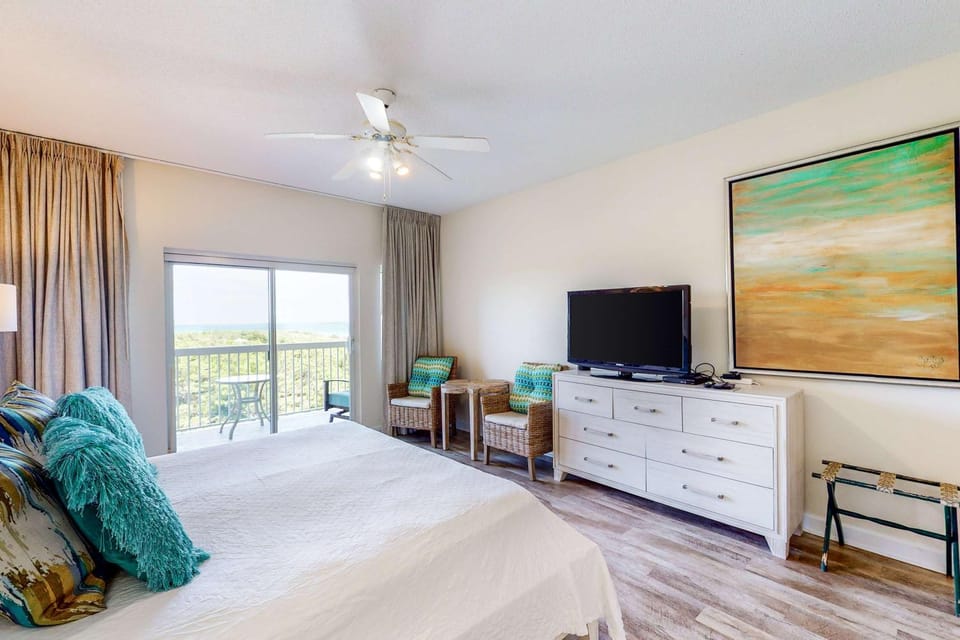 Romantic Studio with Balcony Pool and Hot Tub Inn in Miramar Beach
