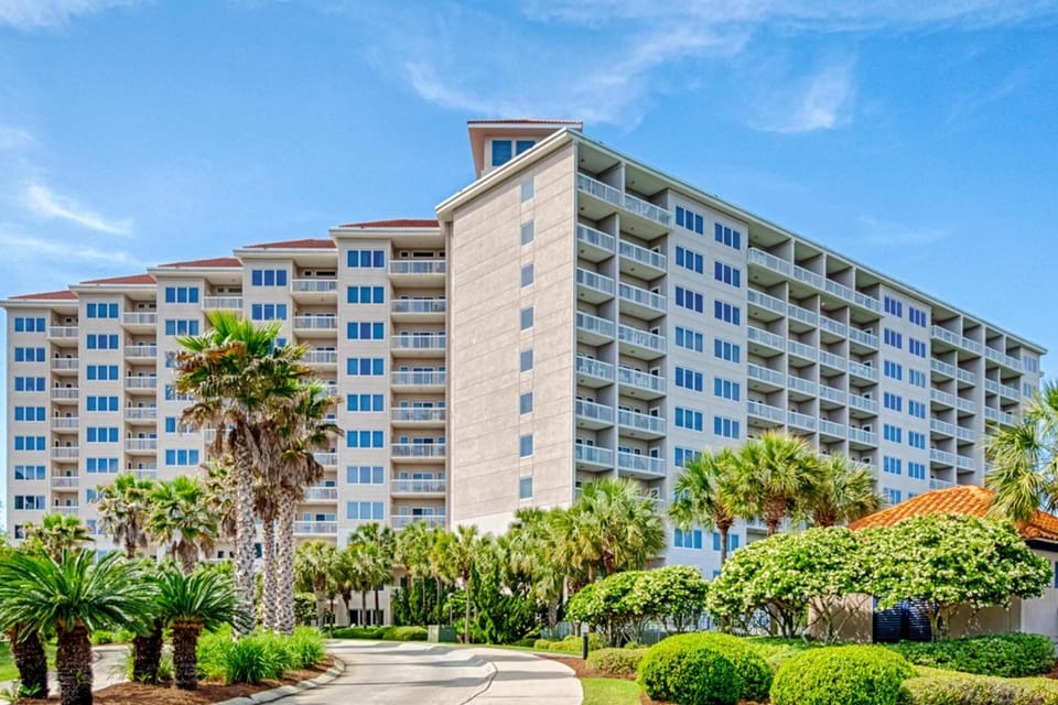 Resort Condo with Pools Hot Tub Sauna and Gym Apartment in Miramar Beach