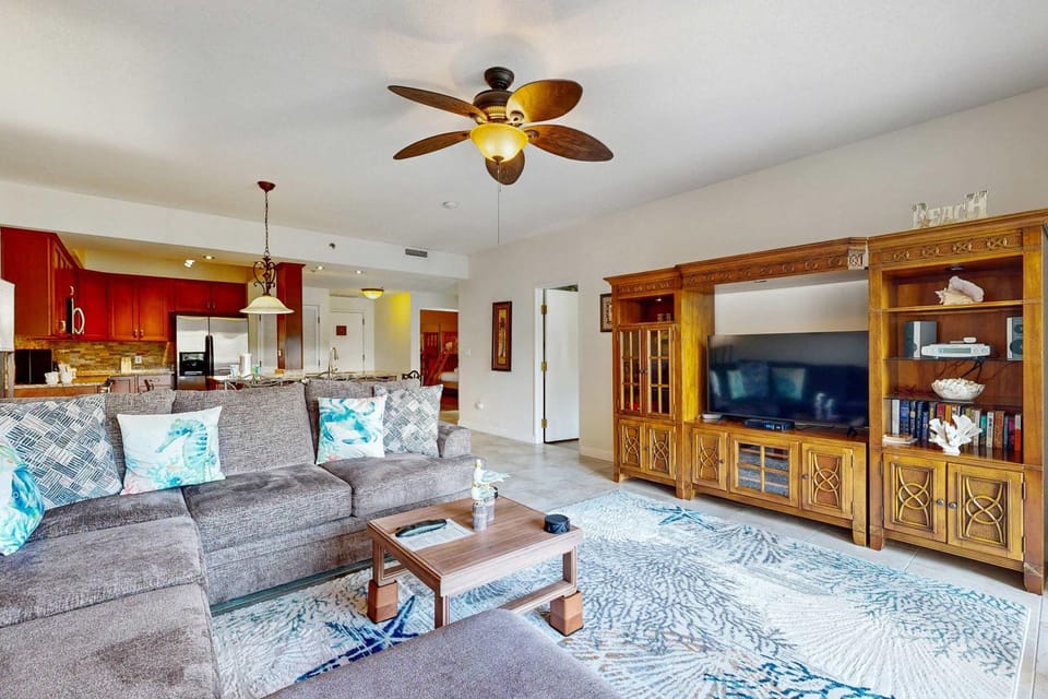 Resort Condo with Pools Hot Tub Sauna and Gym Apartment in Miramar Beach