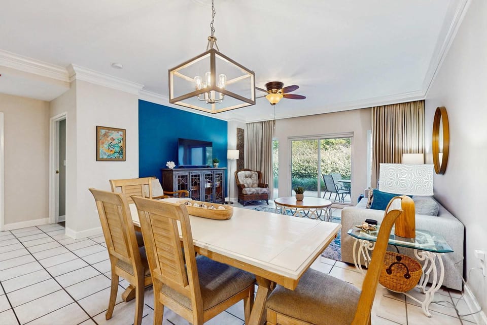 Gulf-Front Resort Condo with Pool and Hot Tub Apartment in Miramar Beach