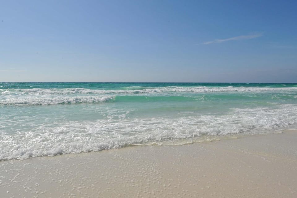 Relaxing Resort Condo with Balcony Pools & Tennis Access Apartment in Miramar Beach