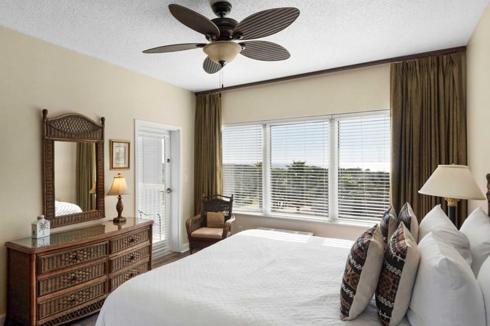 Relaxing Resort Condo with Balcony Pools & Tennis Access Apartment in Miramar Beach