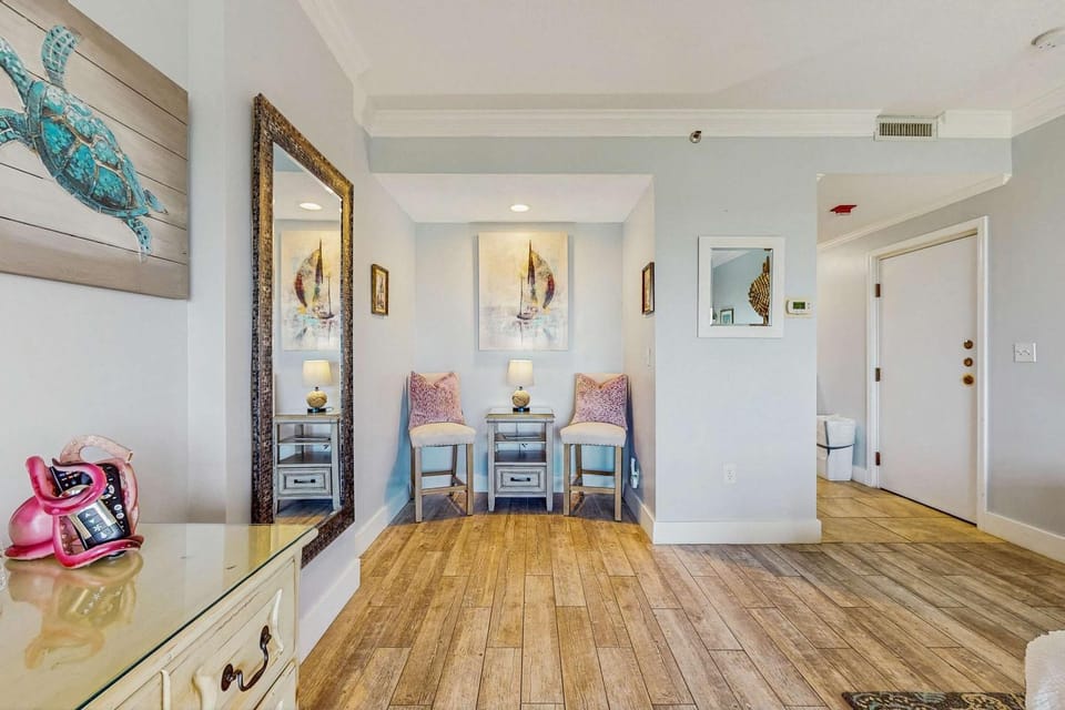 High-Floor Beach Studio with Gulf Views Inn in Miramar Beach