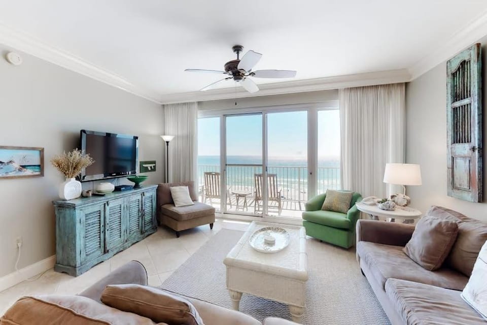 Upscale Gulf-Front Condo with Pools and Tennis House in Miramar Beach