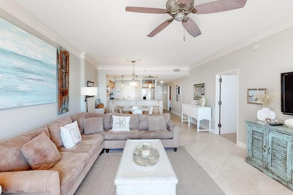 Upscale Gulf-Front Condo with Pools and Tennis House in Miramar Beach
