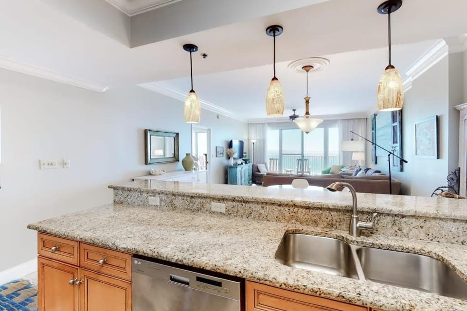 Upscale Gulf-Front Condo with Pools and Tennis House in Miramar Beach