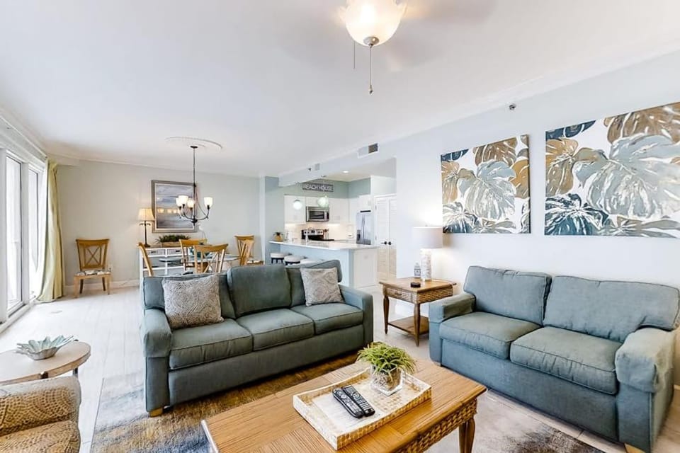 Beachfront Condo with Pools and Hot Tub House in Miramar Beach