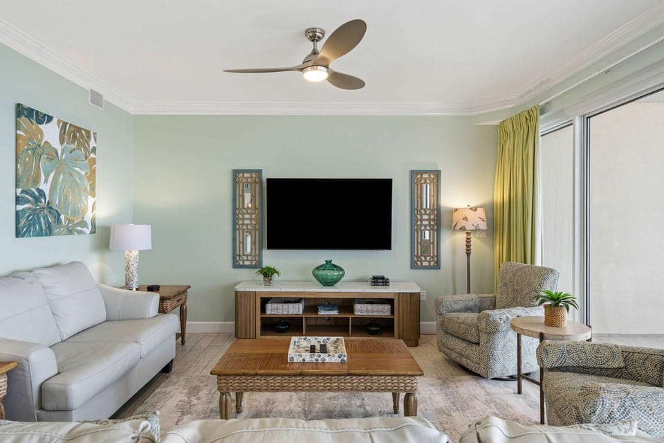 Beachfront Condo with Pools and Hot Tub House in Miramar Beach