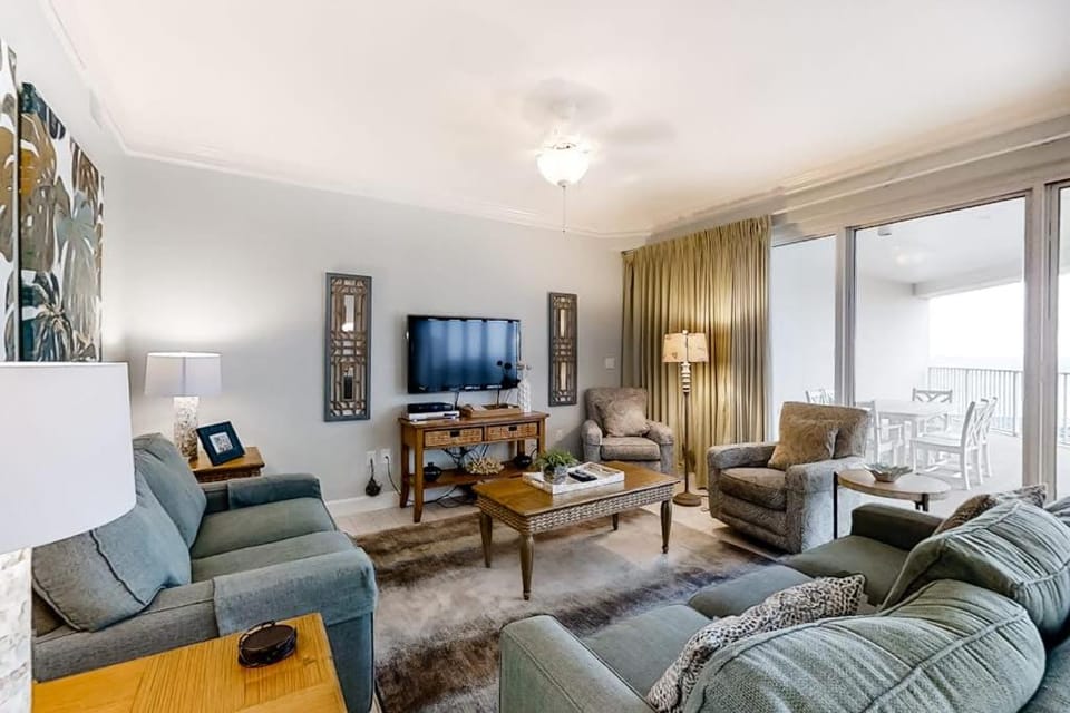 Beachfront Condo with Pools and Hot Tub House in Miramar Beach