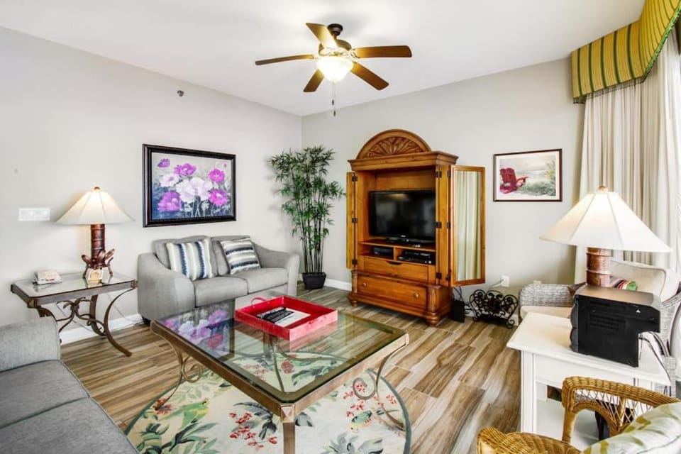 Gulf-Front Condo with Balcony Pools and Gym House in Miramar Beach