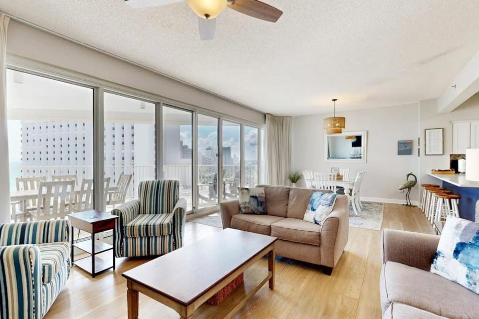 Beachfront Condo with Pools Hot Tub and Gym House in Miramar Beach