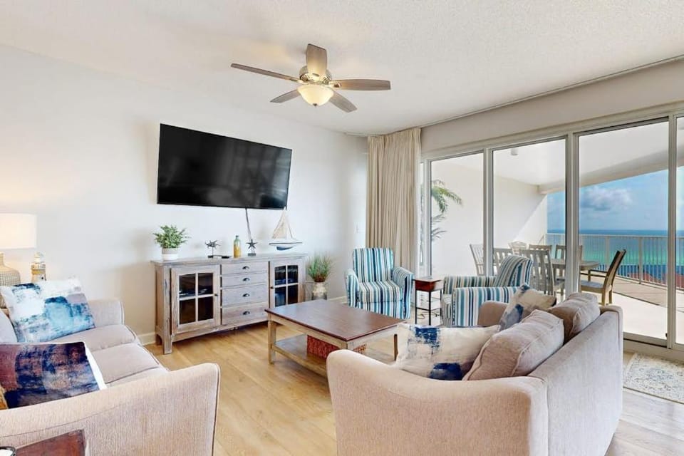 Beachfront Condo with Pools Hot Tub and Gym House in Miramar Beach
