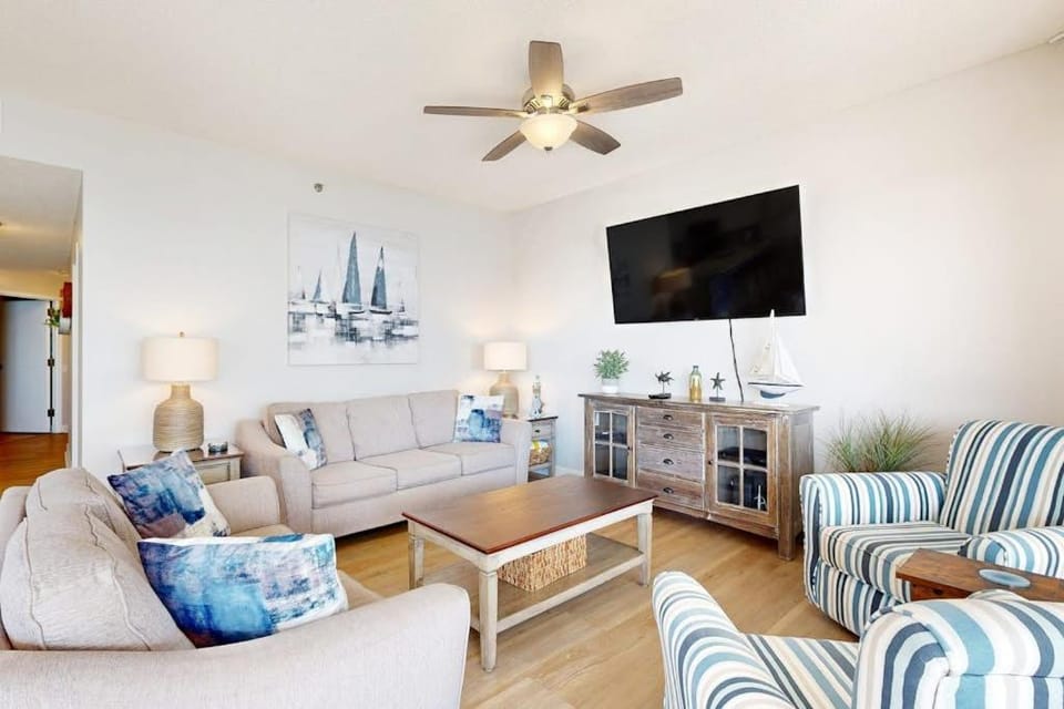 Beachfront Condo with Pools Hot Tub and Gym House in Miramar Beach