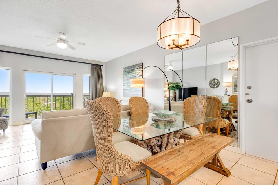 2BR Gulf View Condo with Pools and Beach Tram Apartment in Miramar Beach