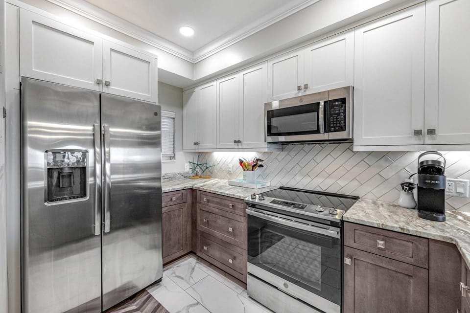 Condo with Shoreline Views and Resort Pools Apartment in Miramar Beach