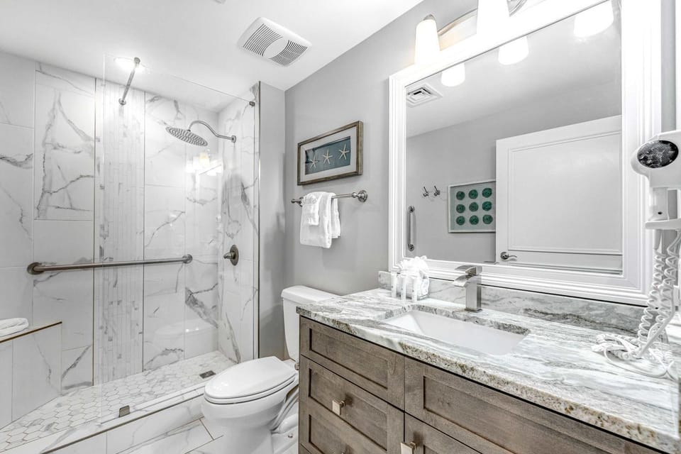 Condo with Shoreline Views and Resort Pools Apartment in Miramar Beach