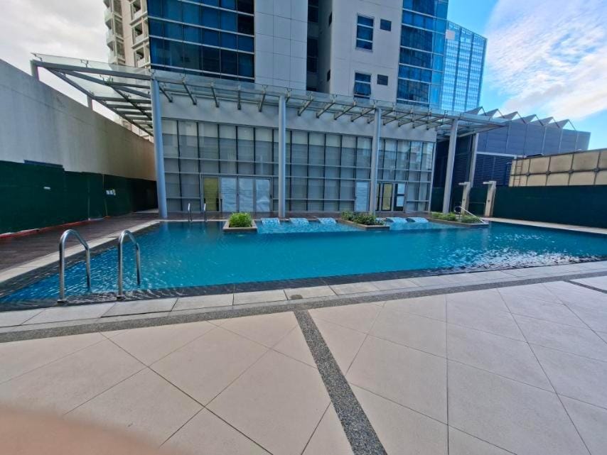 Mysuites2go12A at Uptown Parksuites BGC Hostel in Makati