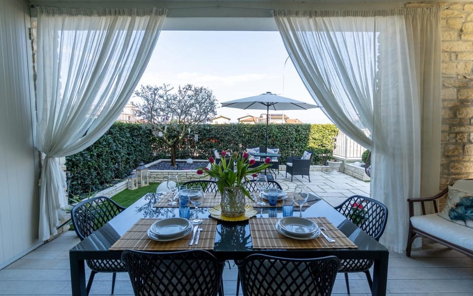 Garden, Dining area
