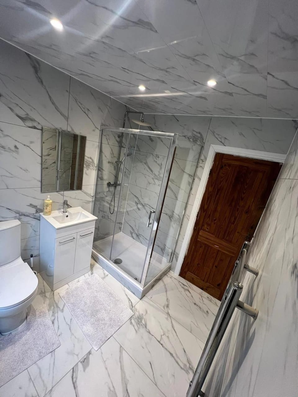 Three Bedroom House by Brookland Stays Serviced Accommodation & Short Lets in Leeds with Free WiFi House in Leeds