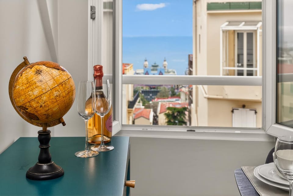View (from property/room), Dining area, Sea view