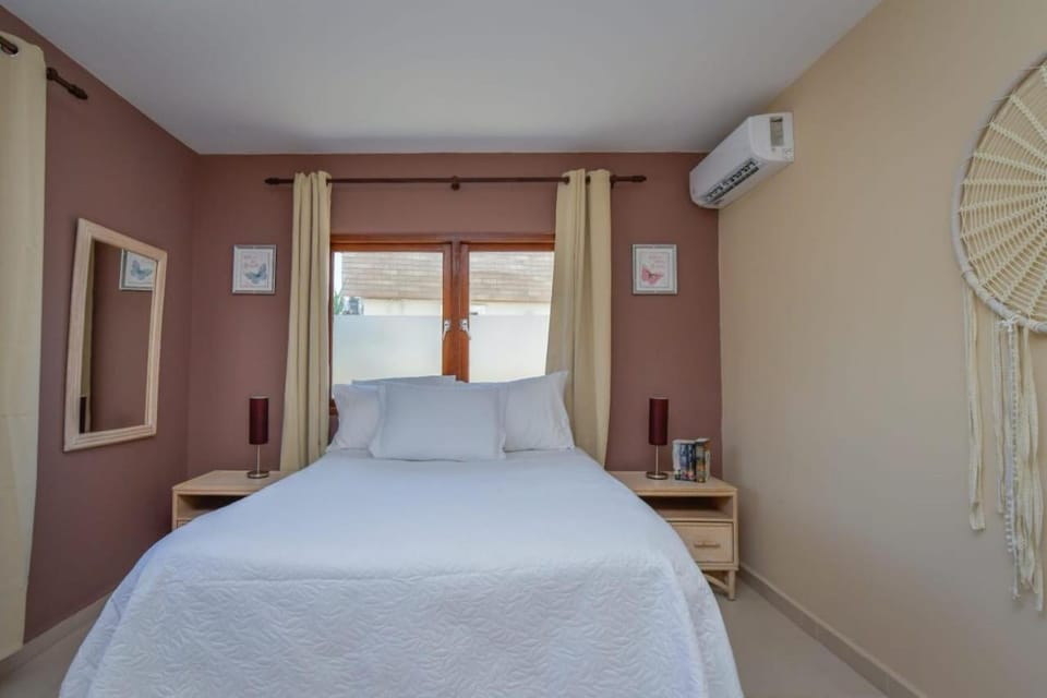 Bed, Photo of the whole room, Bedroom, air conditioner