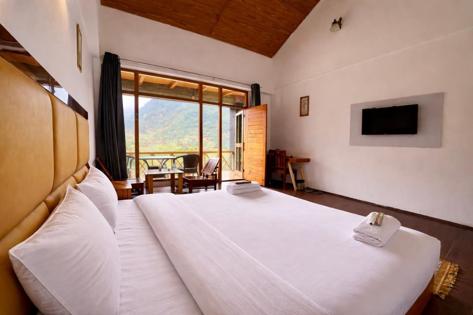 Bed, Seating area, Mountain view