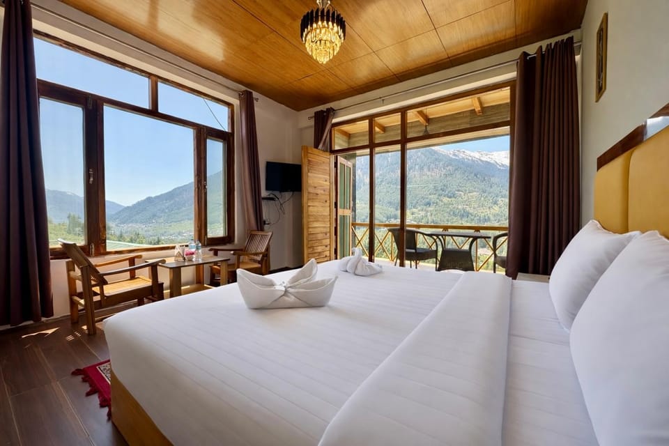 Bedroom, Mountain view