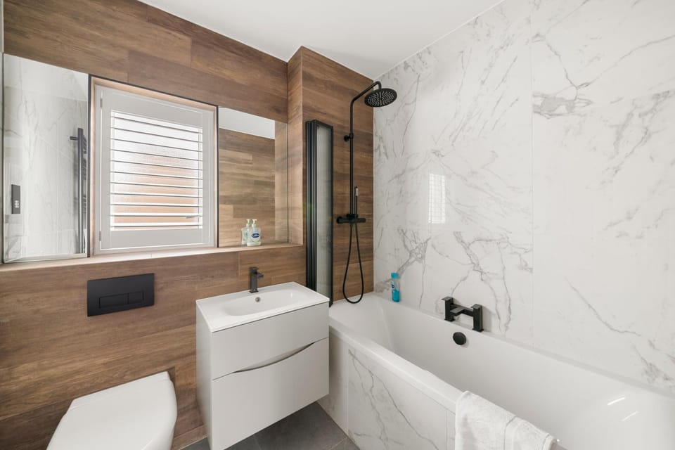 Shower, Toilet, Bathroom, Bath, towels