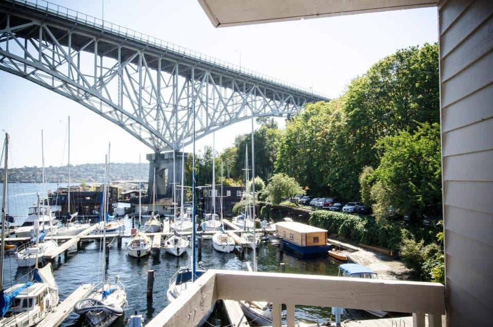 Stunning Home on Private Marina in Seattle House in Lake Union