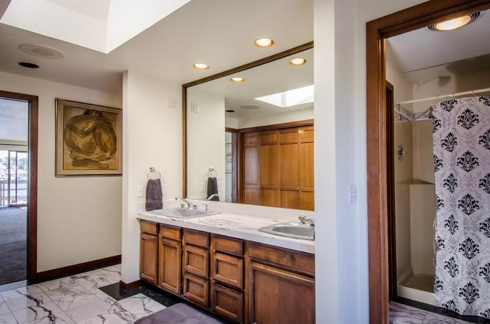 Stunning Home on Private Marina in Seattle House in Lake Union