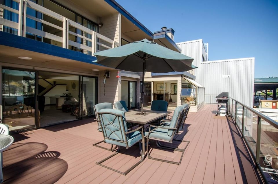 Stunning Home on Private Marina in Seattle House in Lake Union