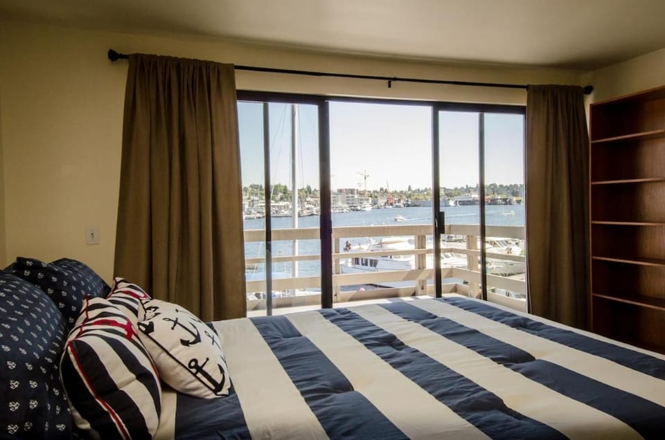 Stunning Home on Private Marina in Seattle House in Lake Union