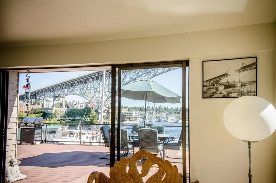 Stunning Home on Private Marina in Seattle House in Lake Union